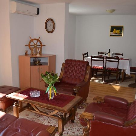 Apartments Dobrisa Cattaro Esterno foto