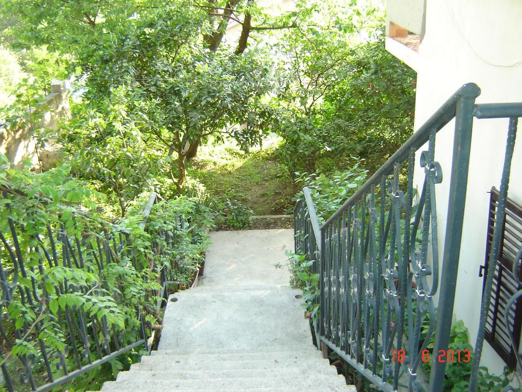 Apartments Dobrisa Cattaro Esterno foto
