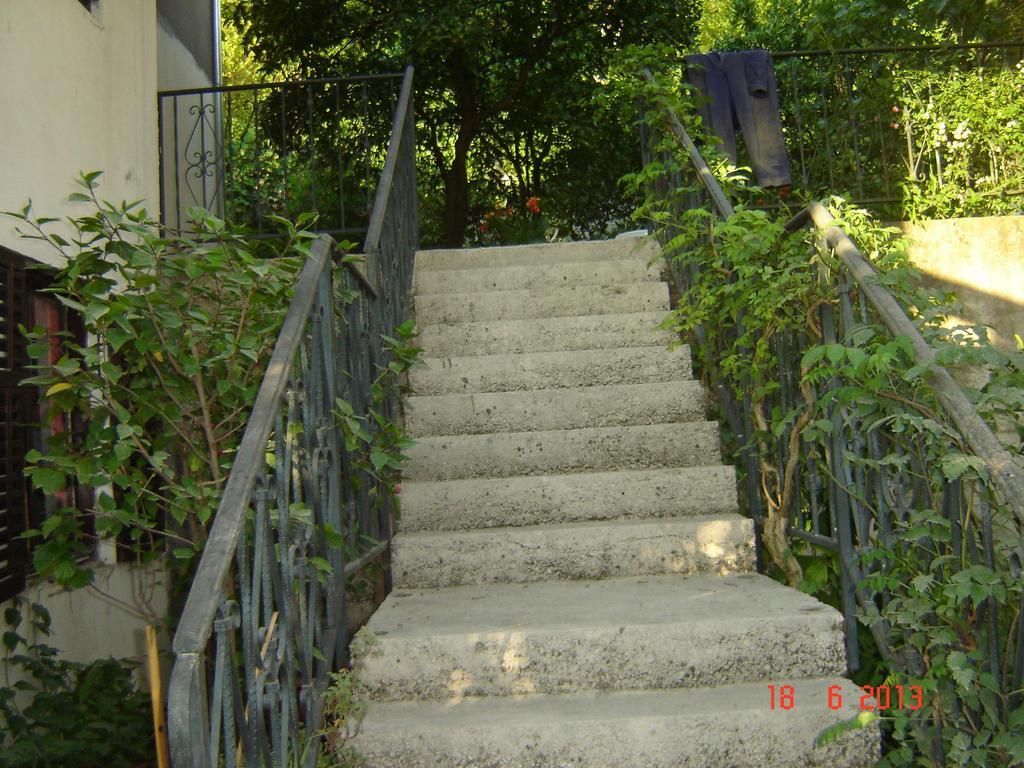 Apartments Dobrisa Cattaro Esterno foto